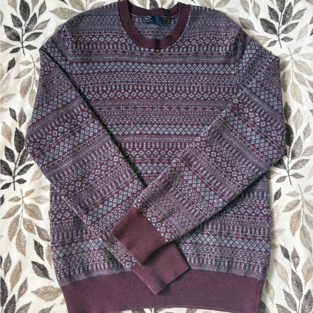 GAP Vintage Men's Burgundy and Blue Patterned Crewneck Sweater
